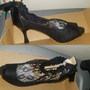 Black Xiongzi lace heels